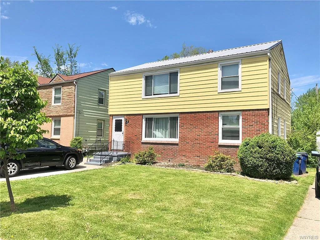52 Layton Ave photo 1