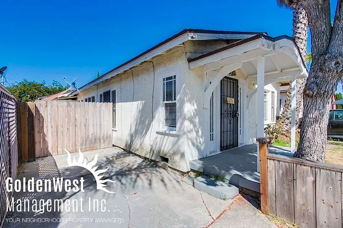 3 bed, 2.0 bath, 1469 sqft, $3,700 — Photo 2