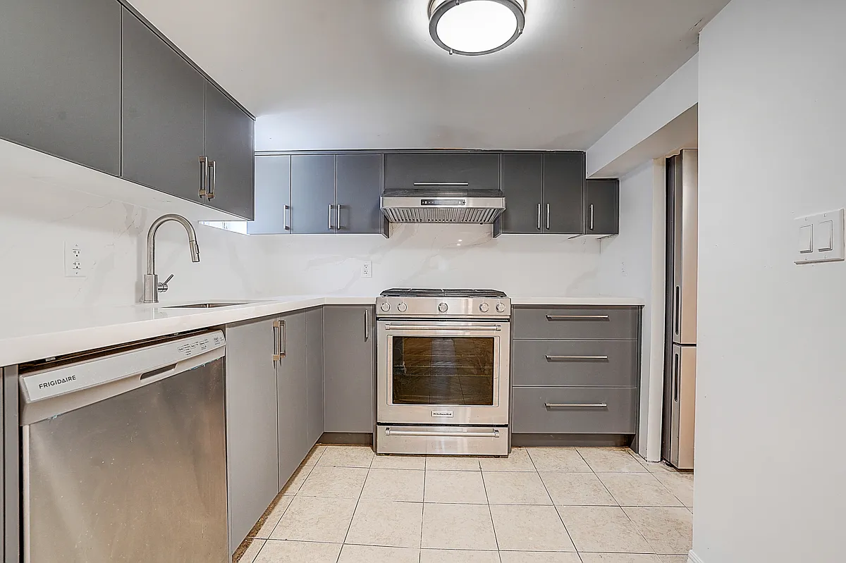 79 OConnor Dr - Lower — Photo 2
