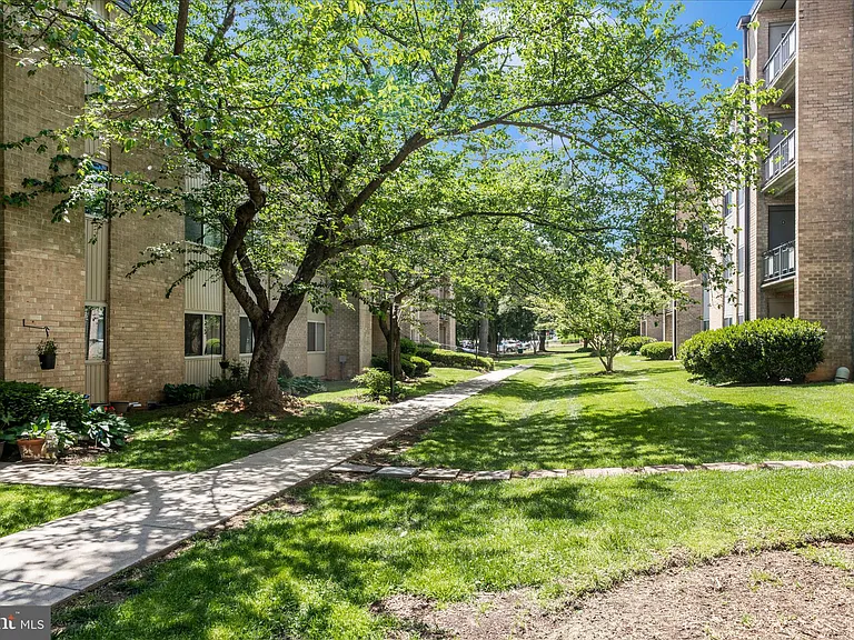 12202 Braxfield Ct #16/228 — Photo 49
