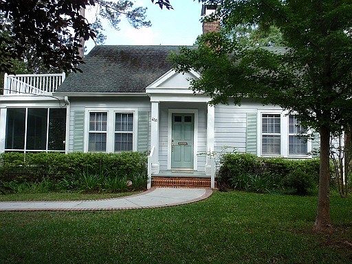 3rd image of 416 Hillcrest St