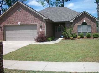 62 Woodridge Dr, Little Rock, AR 72204