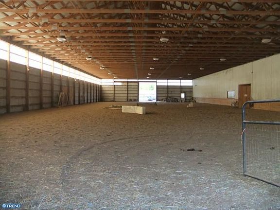 5th image of 271 Swinehart Rd