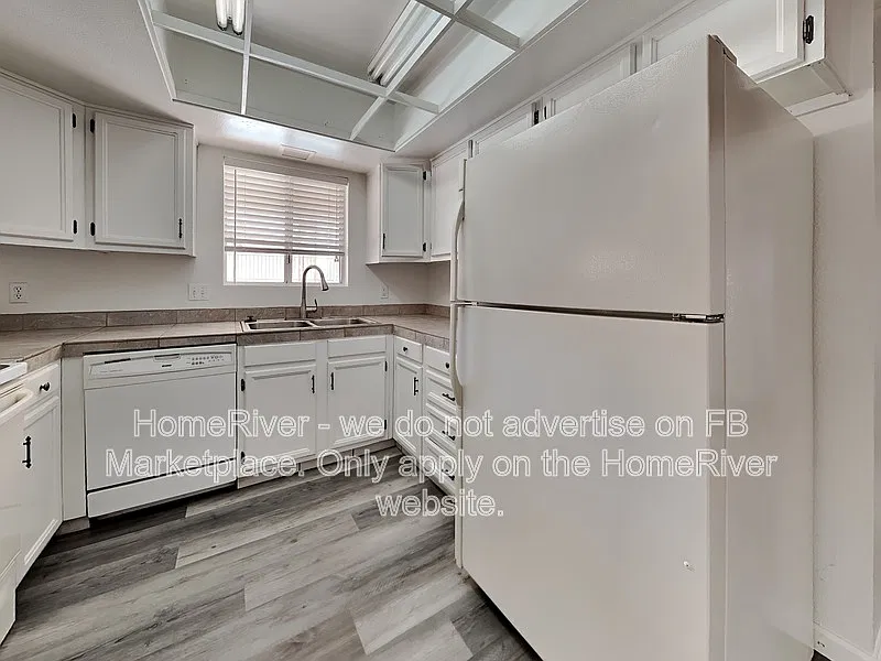 3 bed, 3.0 bath, 1872 sqft, $2,300 — Photo 4