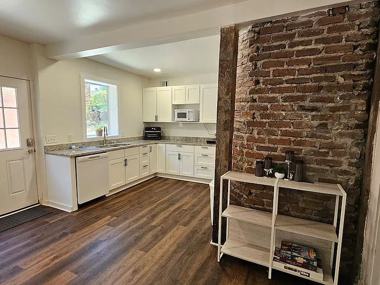 675 Lexington Ave SW #B — Photo 4