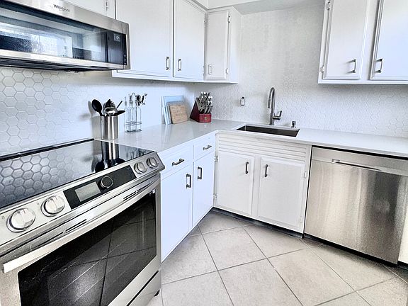 4th image of 1441 Ocean Dr APT 206