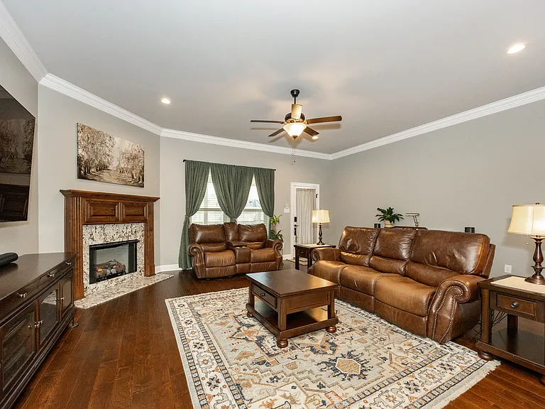 812 Beaumont Dr — Photo 6