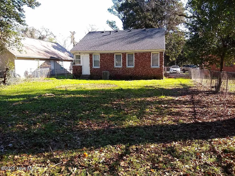 1105 Merry St — Photo 4