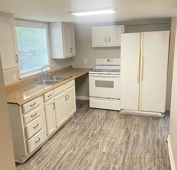 530 E State St #A — Photo 1