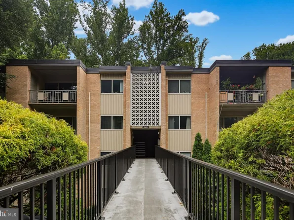 5101 Crossfield Ct APT 12, Rockville, MD 20852