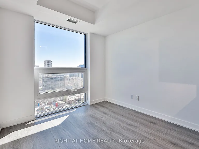 100 Queen St E #2805 — Photo 10