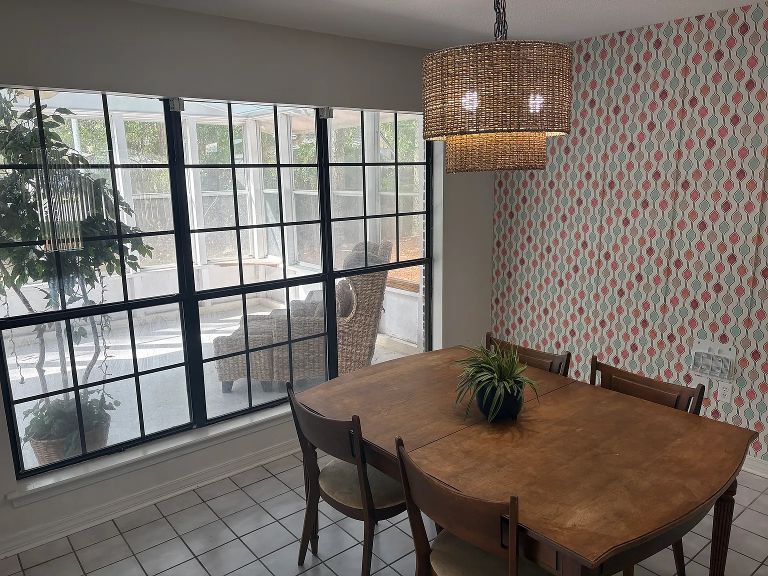 4 bed, 2.5 bath, 2067 sqft, $2,450 — Photo 2