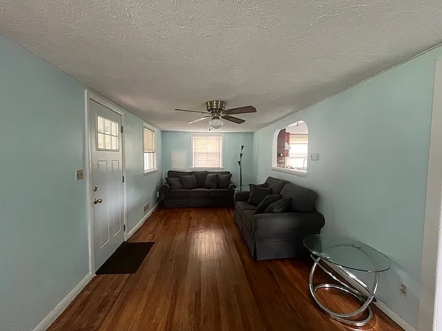 3 bed, 960 sqft, $2,900 — Photo 2