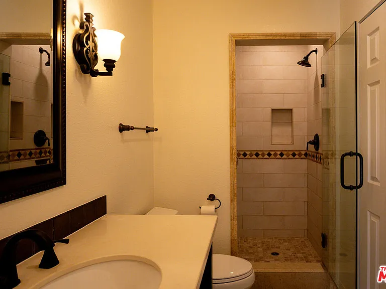 5766 Newcastle Ave — Photo 16
