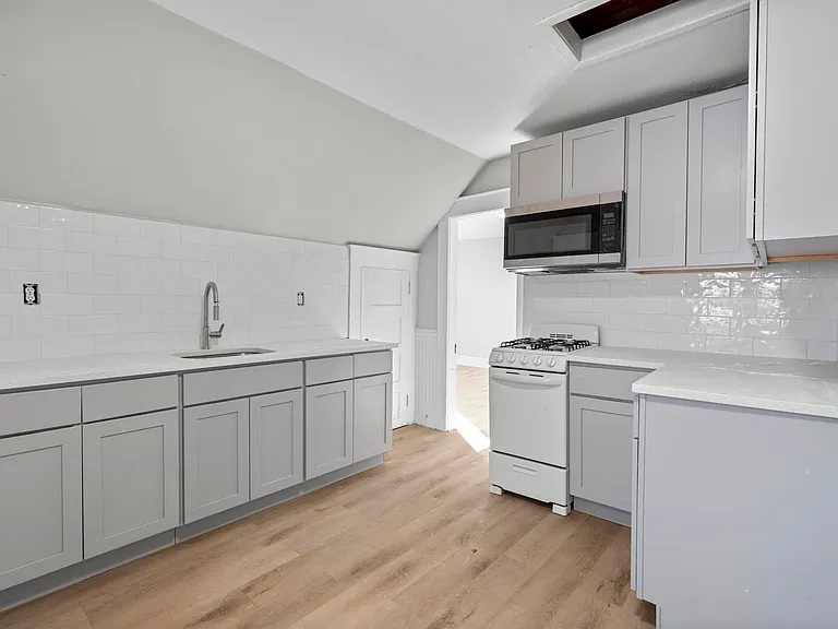 50 Hillside Pl — Photo 7