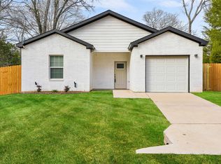 102 Buffalo Springs Rd, Mabank, TX 75156