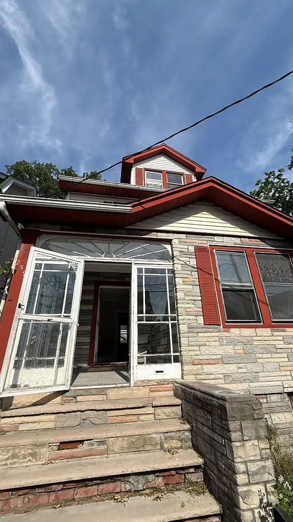 3 bed, 1.5 bath, $3,600 — Photo 1