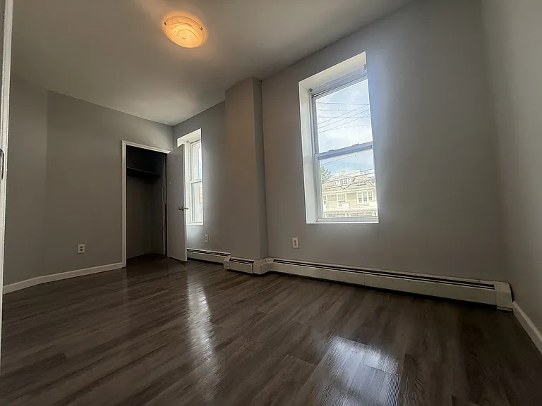 300 Morton Ave #2 — Photo 6