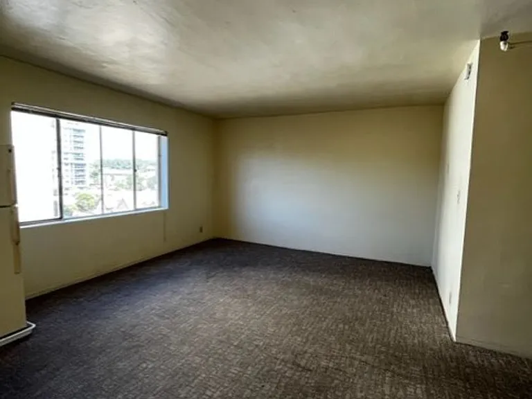 Eugene Manor Apartments — Photo 11