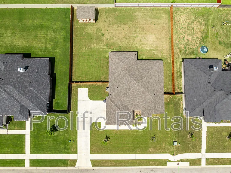 2509 Meadow Lark Dr — Photo 10