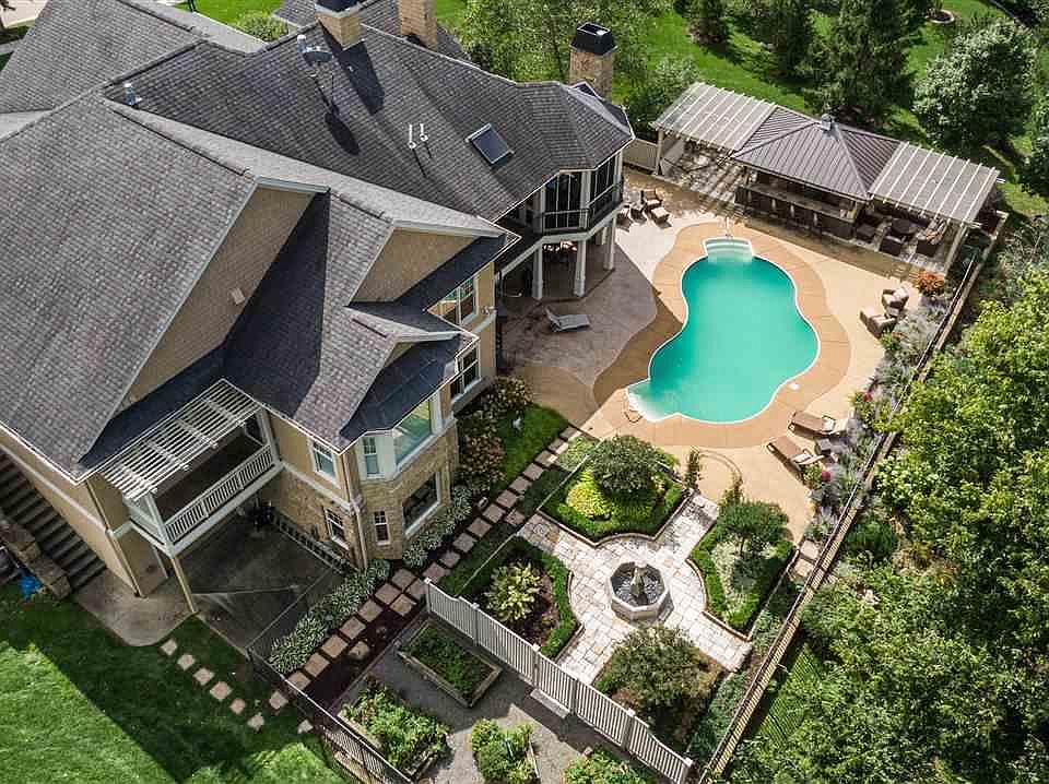 1749 Creek Wood Dr, Dubuque, IA 52003 Zillow