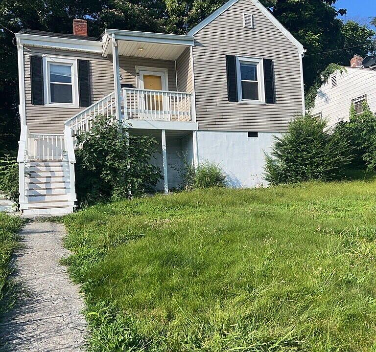 1st image of 925 Kellogg Ave NW