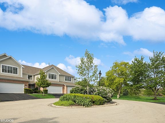 3rd image of 321 Turnberry Ln