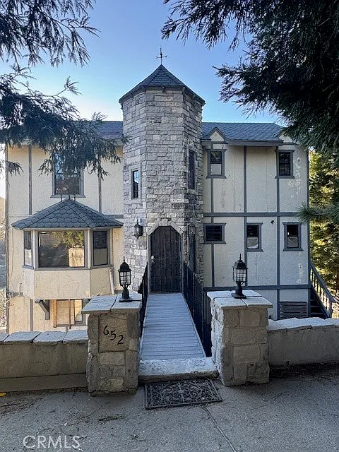 652 Arbula Dr