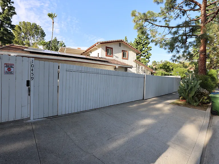 Outside view with closed gate