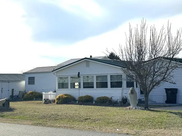 8200 Sea Breeze Dr, Chincoteague Island, VA 23336