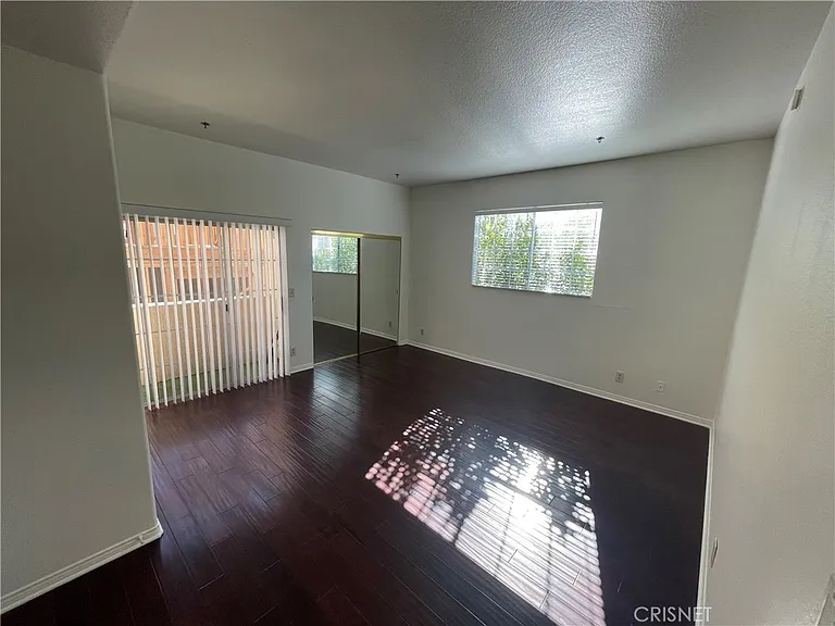 10630 Moorpark St #104 — Photo 38