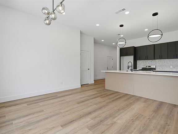4th image of 2626 Bainbridge Dr