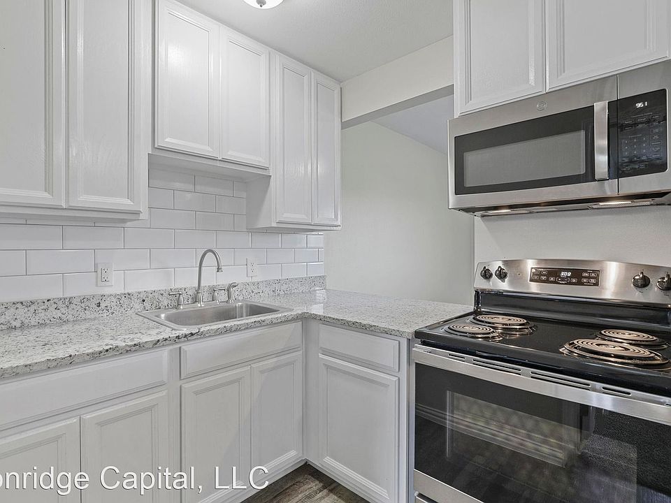 1st image of 515 N Oak St APT 105