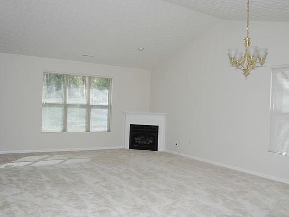 Large Great Room w/ FP