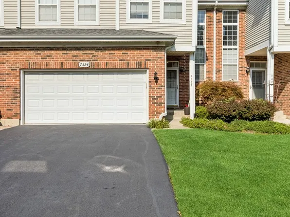 7324 Chestnut Hills Dr, Burr Ridge, IL 60527