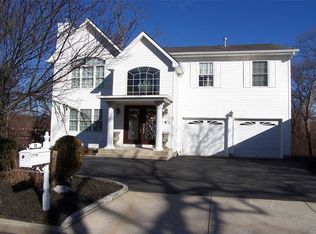 23 Mayfair Rd, Nesconset, NY 11767