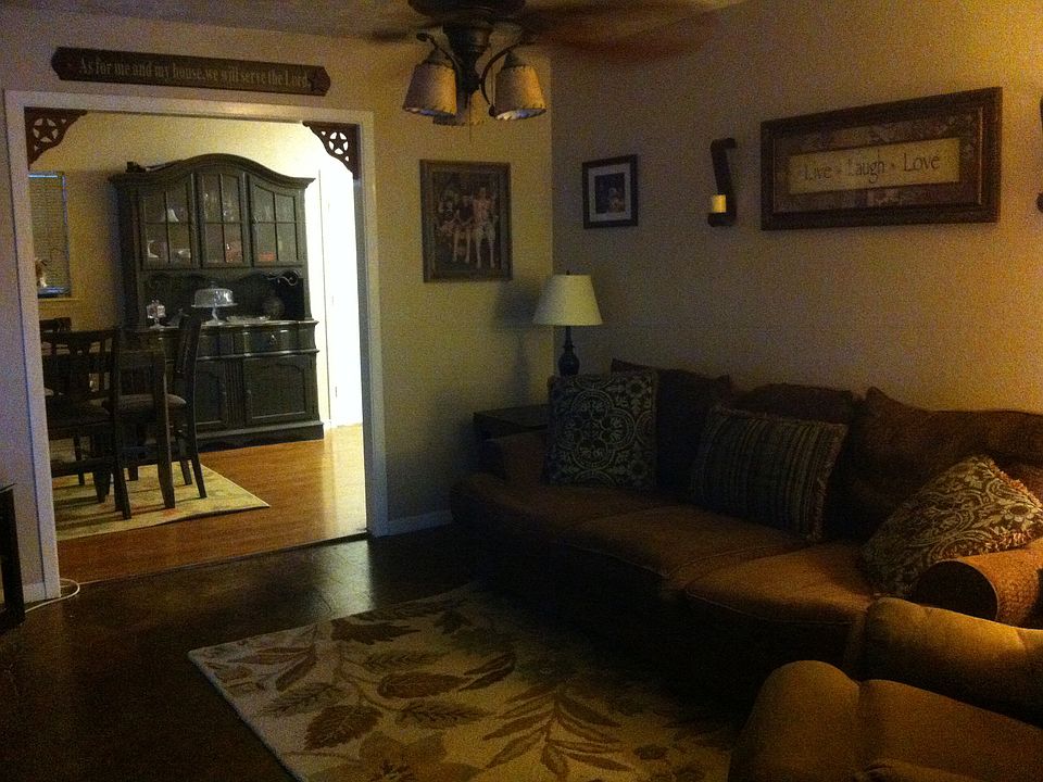 Living/dining area