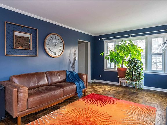 4th image of 216 Franklin Ave