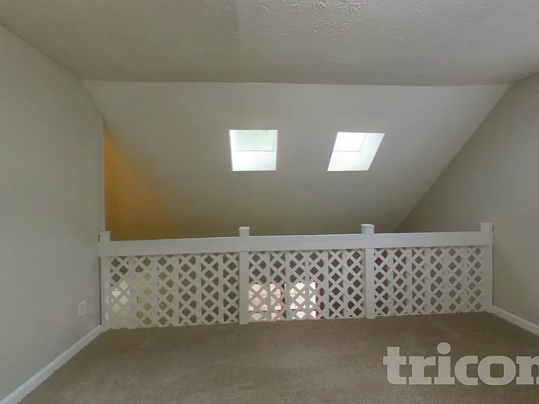 525 Windsor Dr SE — Photo 9