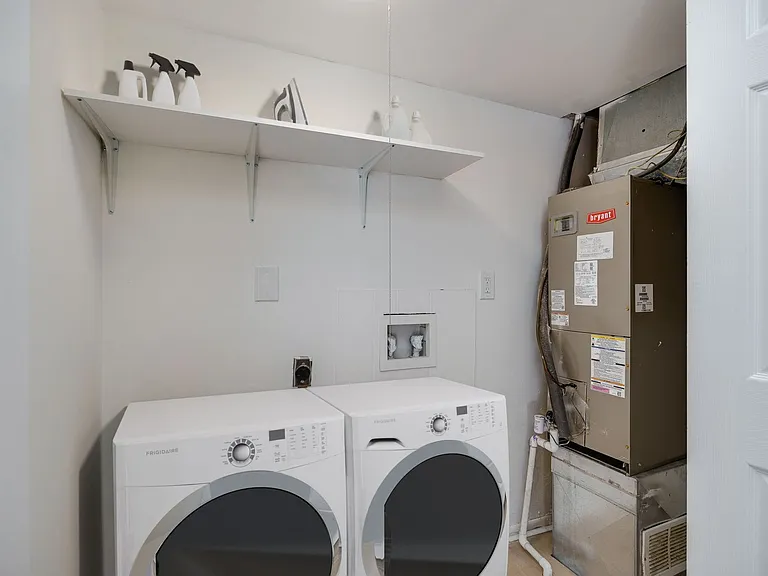 Monroe Terrace Apartments — Photo 15
