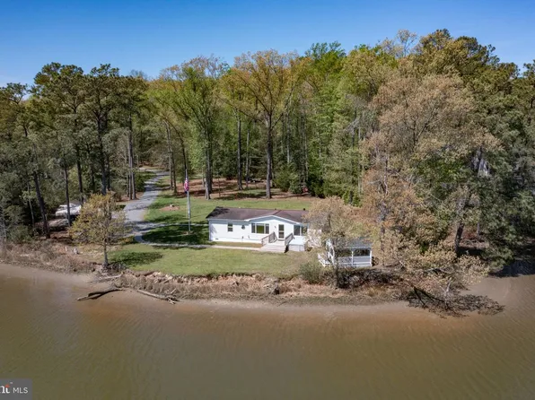 529 Morattico Creek Rd, Farnham, VA 22460