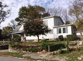 402 5th St, Smithville, MO 64089
