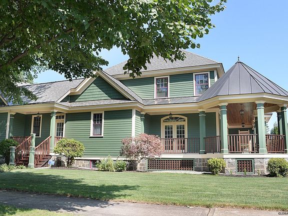 3rd image of 7 Oakridge Blvd