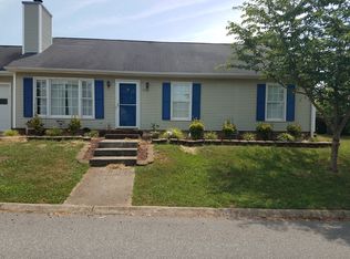 1504 Lewisburg Pointe Dr, Clemmons, NC 27012