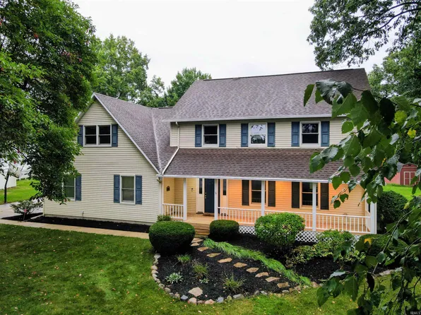 12261 Settlers Cove Ct, Granger, IN 46530