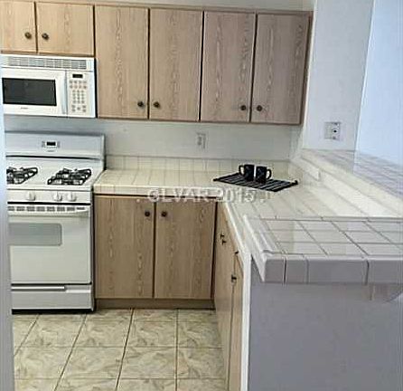 5th image of 645 Yacht Harbor Dr #1511