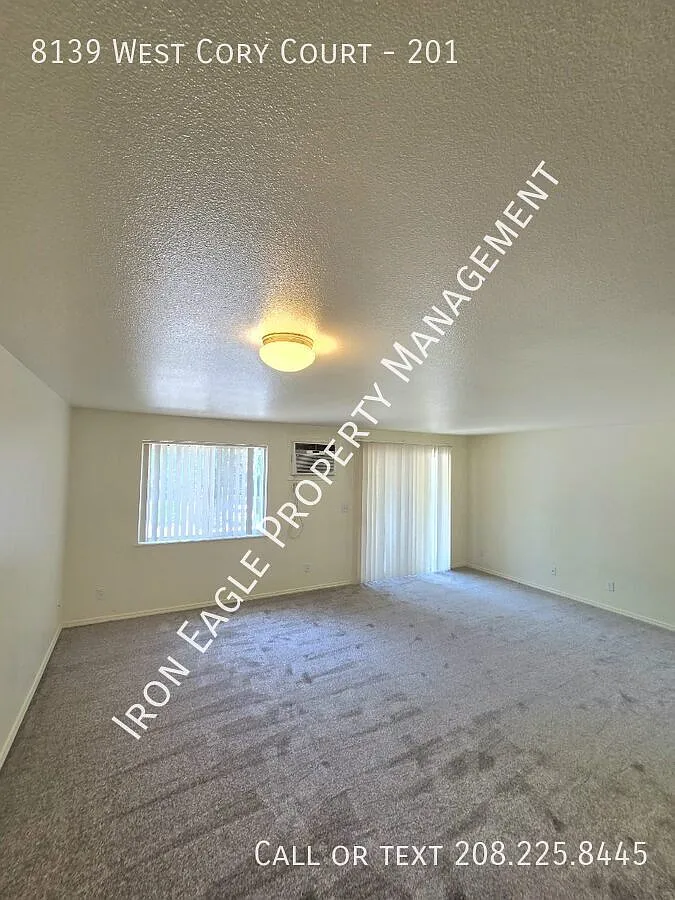 2 bed, 1.0 bath, $1,425 — Photo 2