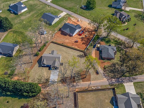 3rd image of 131 Old Settle Rd