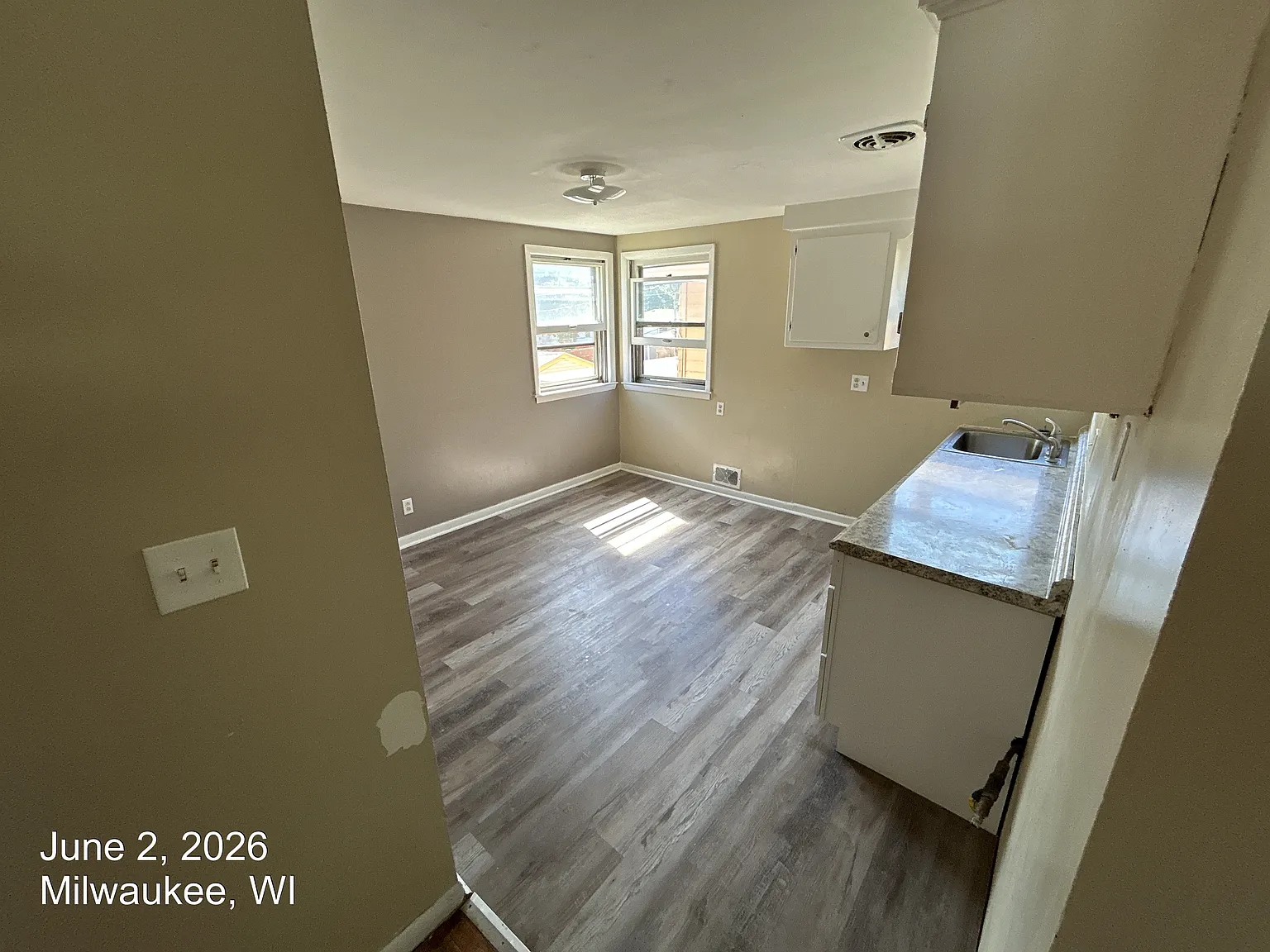 3 bed, 1080 sqft, $1,100 — Photo 3