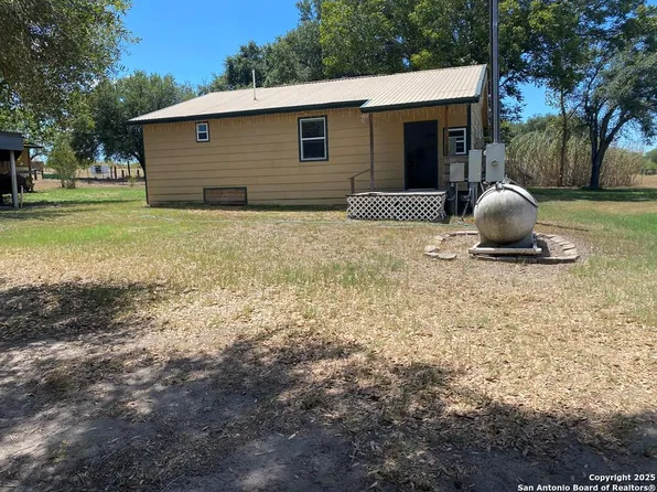 1343 W. King Lane, Normanna 78142